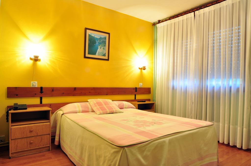 Hostal Europa San Roque del Acebal Buitenkant foto